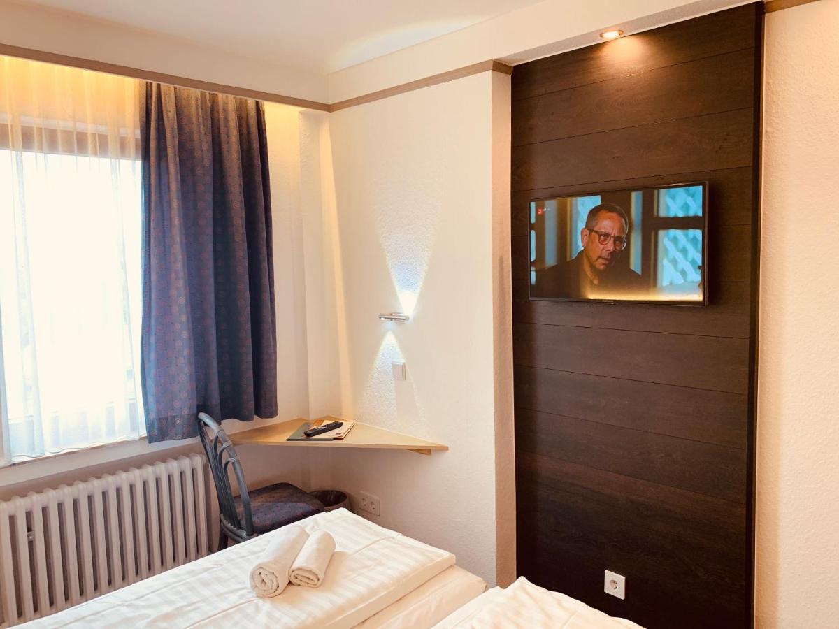 Hotel Kunibert Der Fiese Koln Bagian luar foto