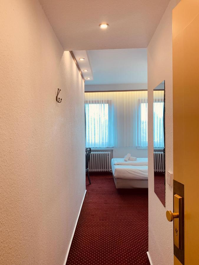 Hotel Kunibert Der Fiese Koln Bagian luar foto
