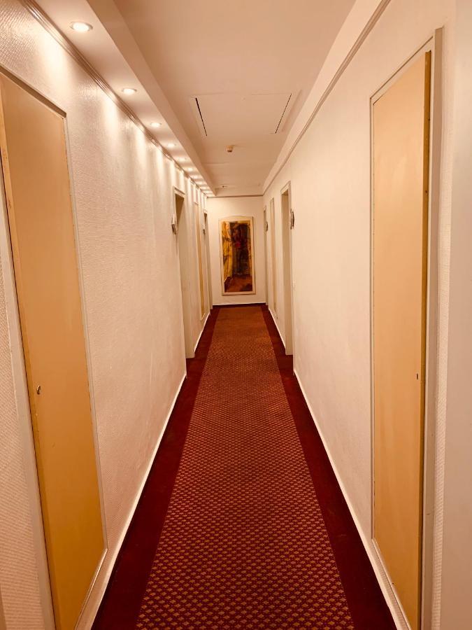 Hotel Kunibert Der Fiese Koln Bagian luar foto
