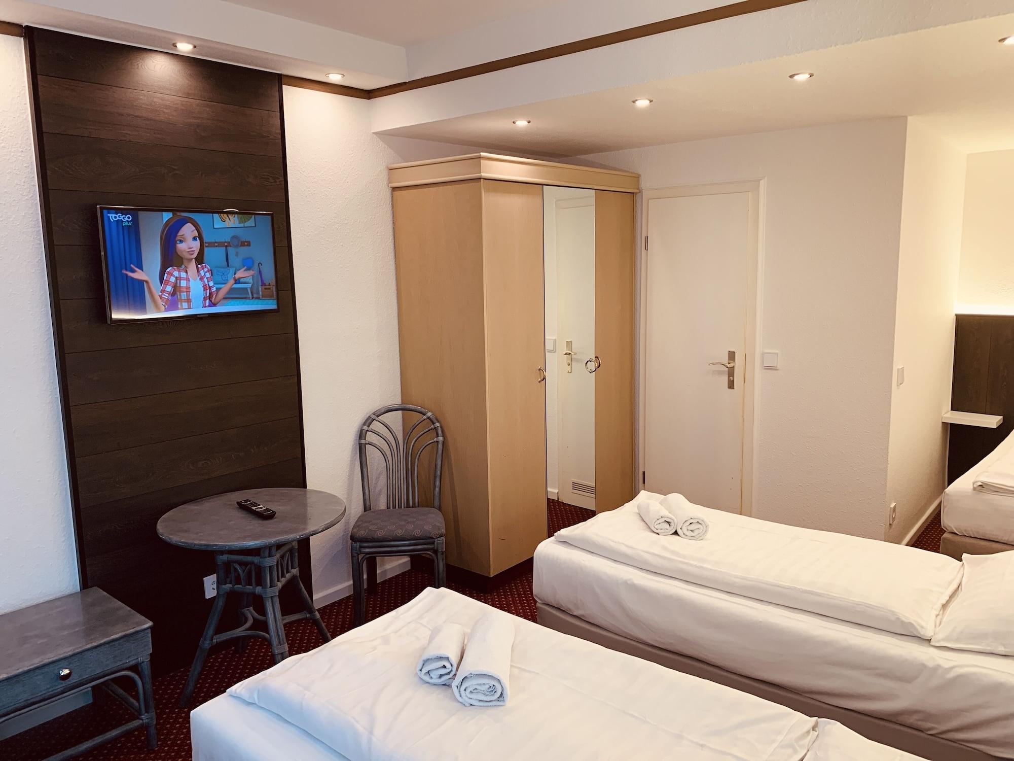 Hotel Kunibert Der Fiese Koln Bagian luar foto