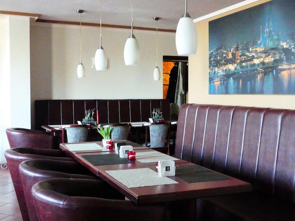 Hotel Kunibert Der Fiese Koln Bagian luar foto