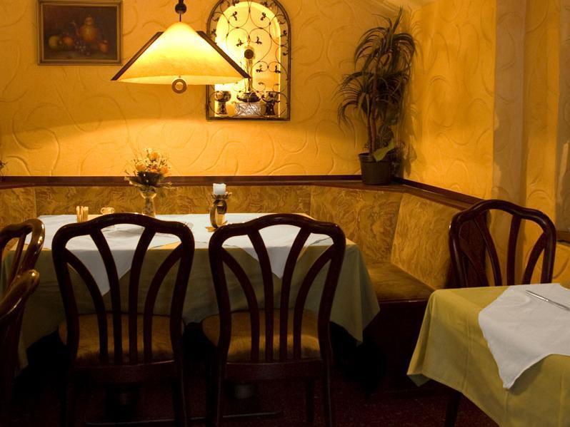Hotel Kunibert Der Fiese Koln Bagian luar foto
