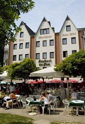 Hotel Kunibert Der Fiese Koln Bagian luar foto