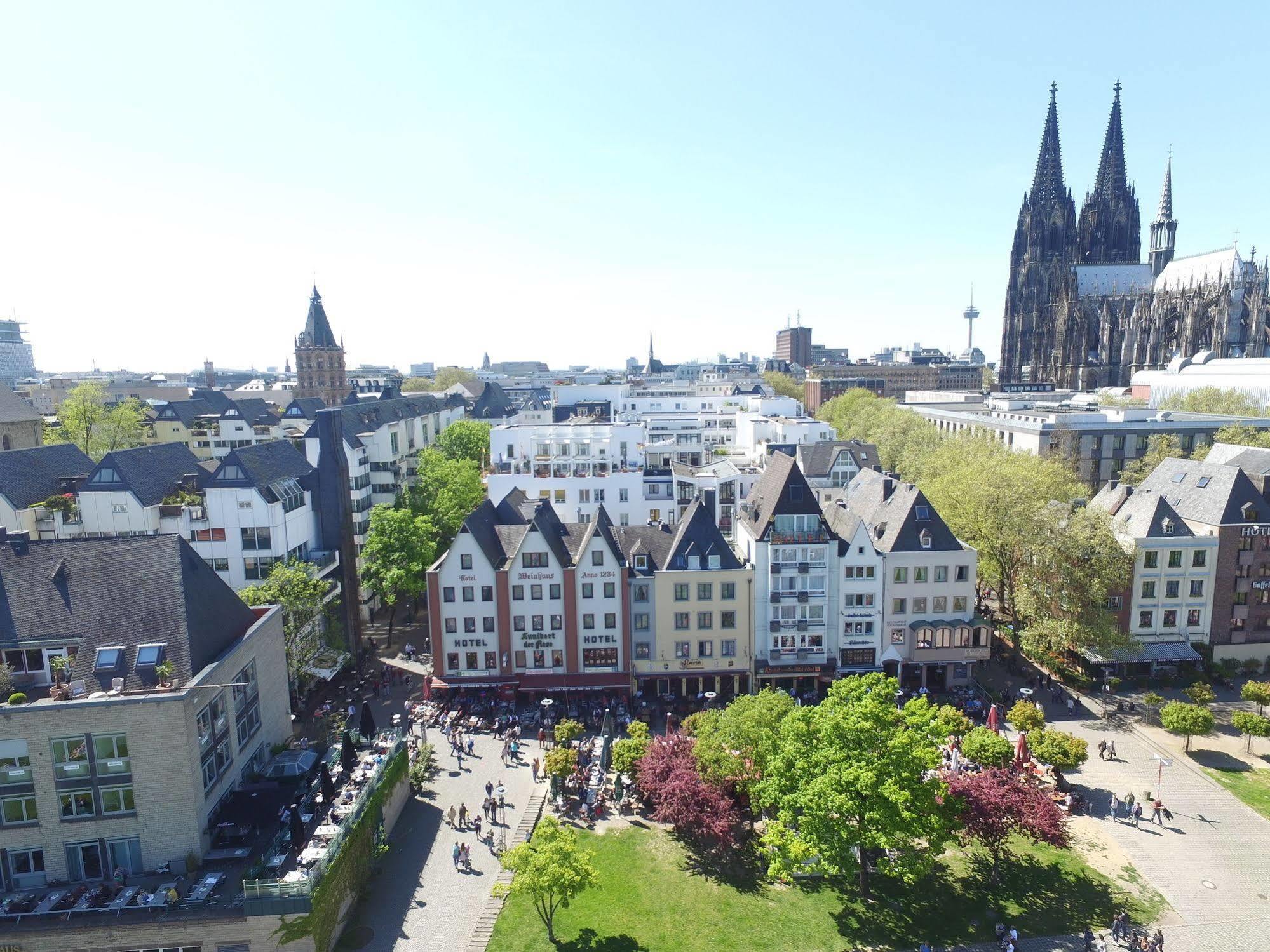 Hotel Kunibert Der Fiese Koln Bagian luar foto
