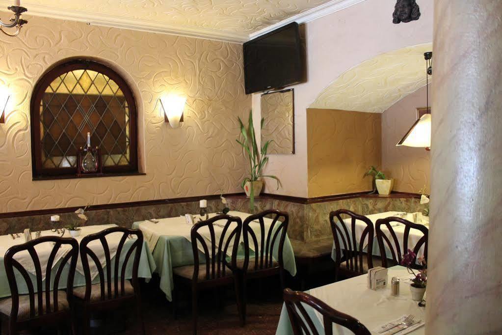 Hotel Kunibert Der Fiese Koln Bagian luar foto