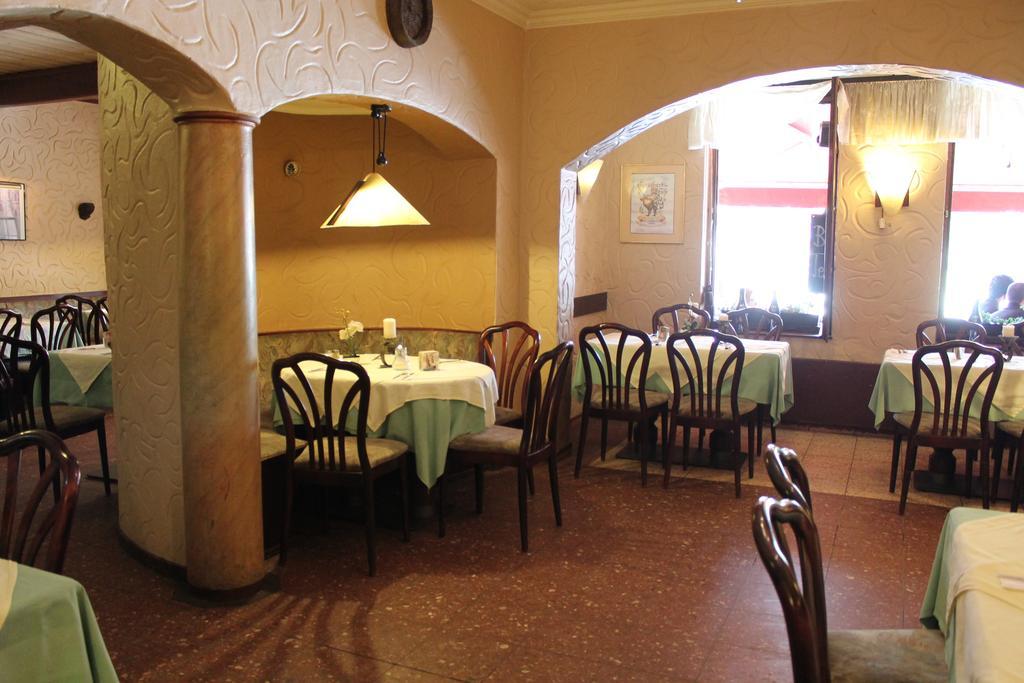 Hotel Kunibert Der Fiese Koln Bagian luar foto