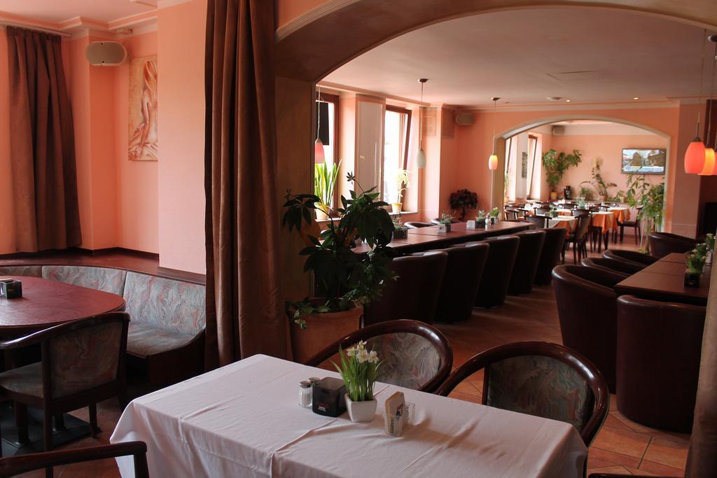 Hotel Kunibert Der Fiese Koln Bagian luar foto